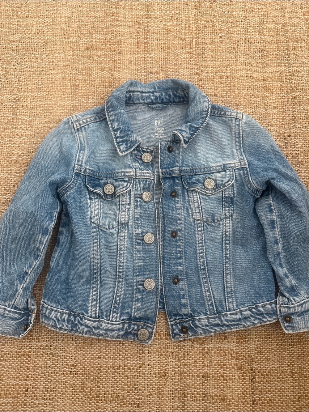 GAP Jean Jacket Medium / Light Wash 4T Toddler Denim